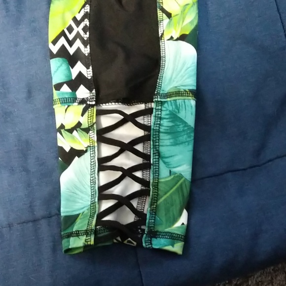 RBX Legging Capris with Tummy Control - Picture 6 of 8